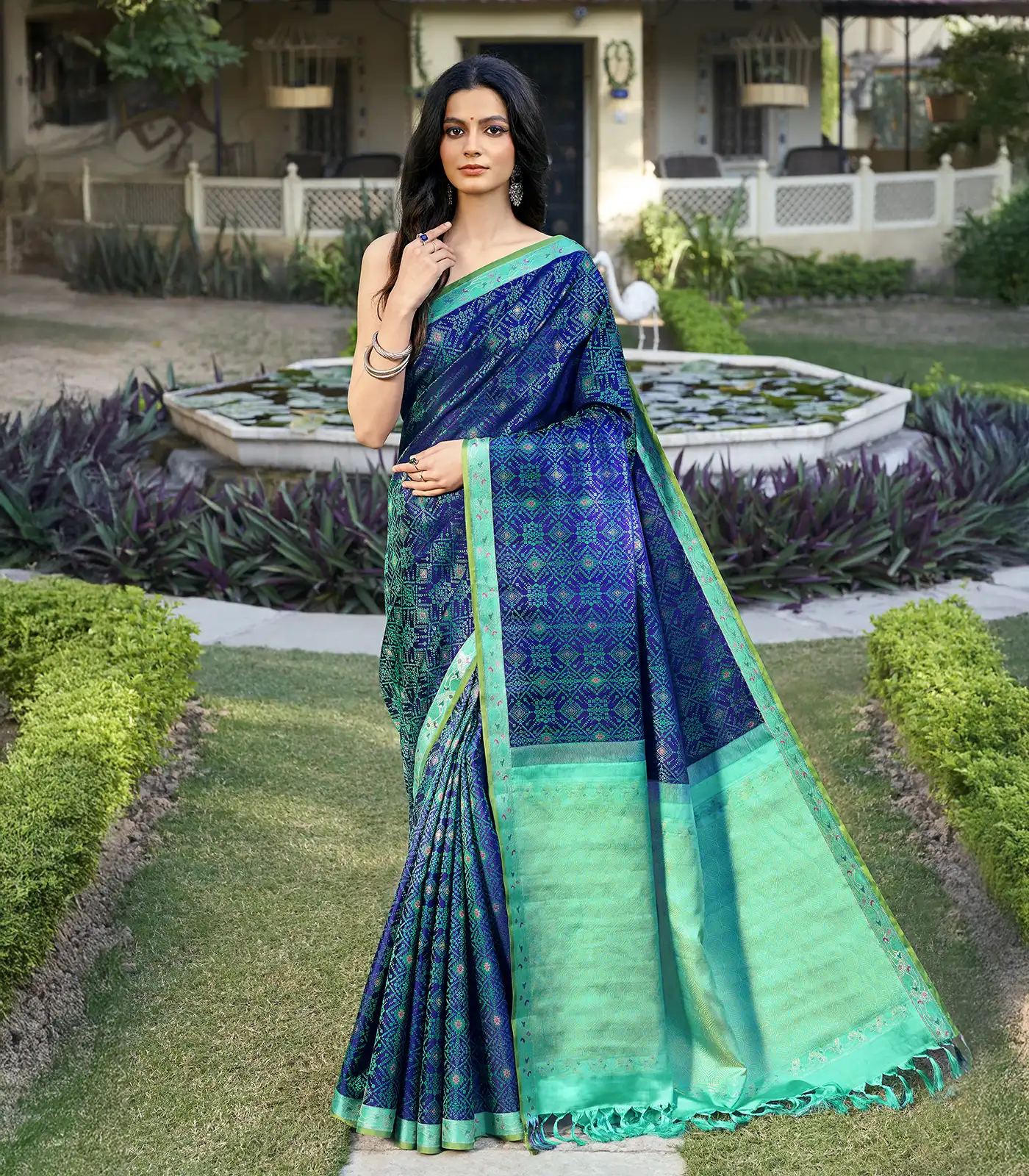 Dark Blue Handloom Kanchipuram Silk Saree With Geometric Motifs-KA14808